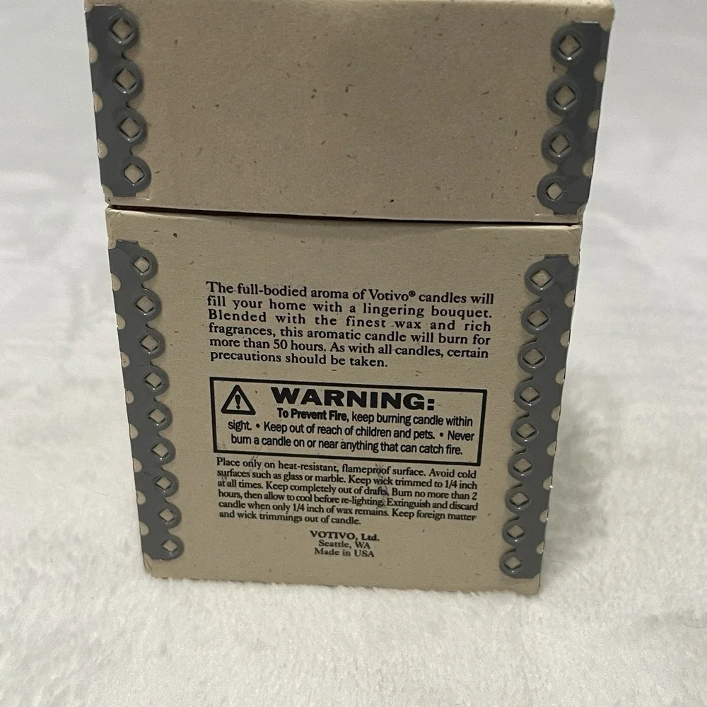 NIB Votivo Clean Crisp‎ White No. 19A. Aromatic Candle 6.8oz 50-60 Hour Wax Jar